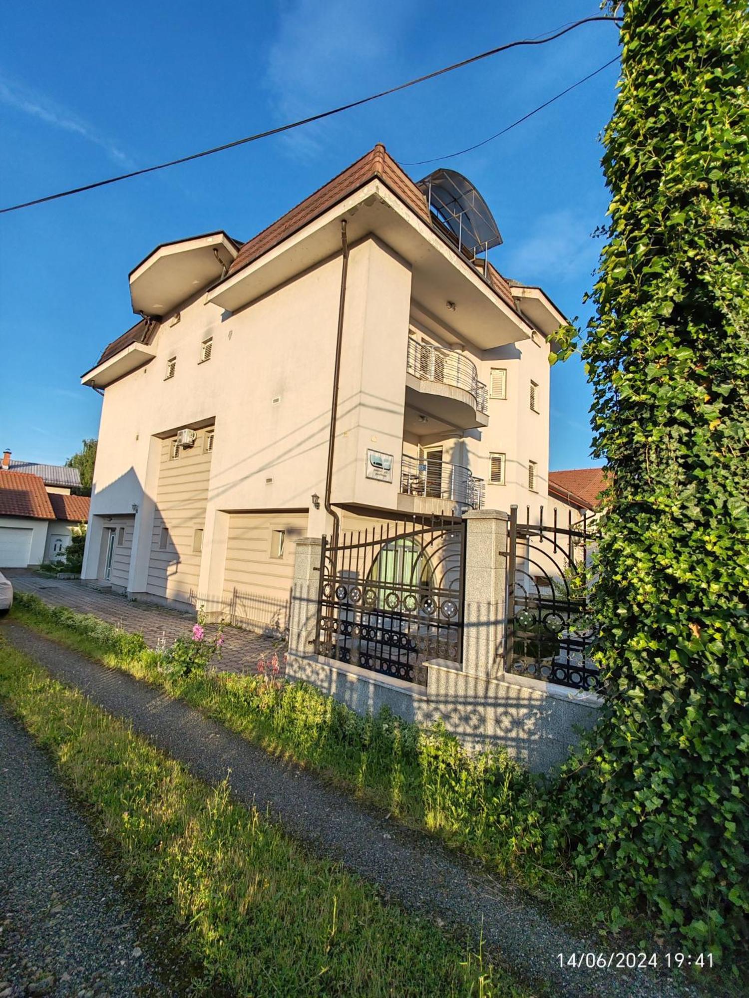 Guesthouse Jelic Teslić Екстериор снимка
